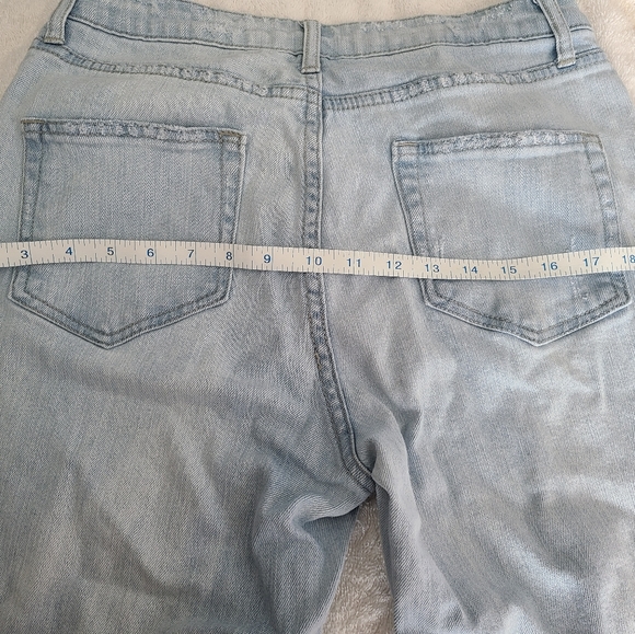 WILD FABLE Light Wash Mom Jeans Size 6 - Picture 7 of 16